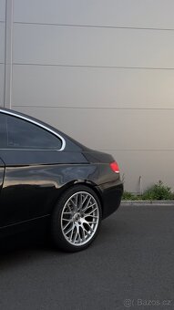 BMW E92 Coupé 330d • 170 kW + chip Automat Slušná výbava - 8