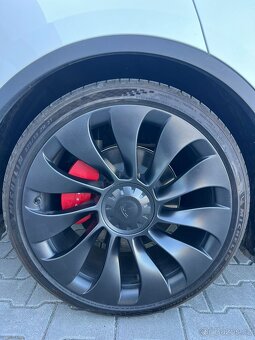Tesla Model Y Performance 2023 - 8