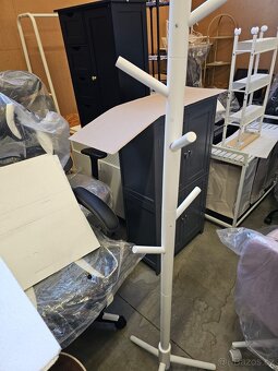 Nový rostoucí stojanový věšák - 8