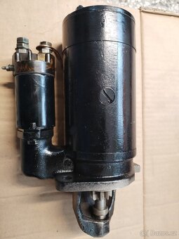 Moskvič díly startér - 8