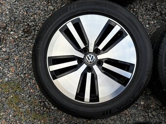Alu orig letni sada Volkswagen 5x112 7J ET40 215/55 R17 - 8