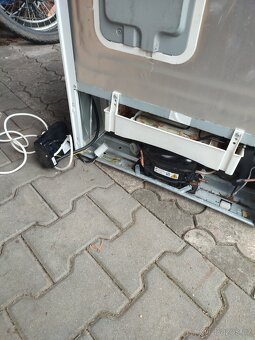 Hisence lednice s mrazakem - 8