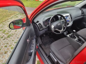 HYUNDAI i30 1.4 i BENZÍN 79.800 km - 8