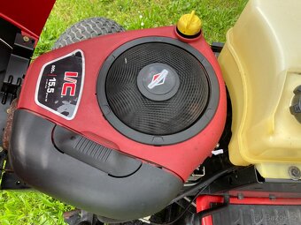 Zahradní traktor Jonsered , Yard Pro - 8