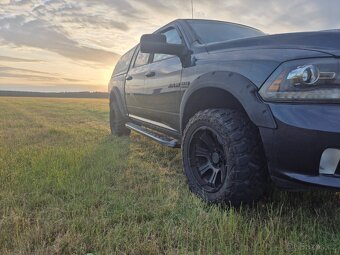 Dodge RAM 1500 - 8