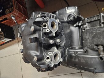 Triumph bonneville 900 motor - 8