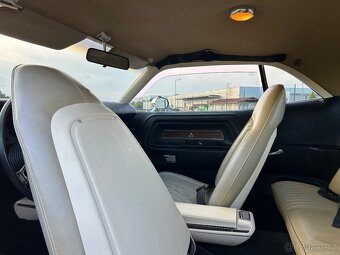 Dodge Challenger - 8