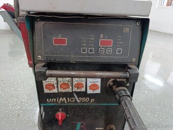 Zvárací poloautomat uniMig 250 p - 8
