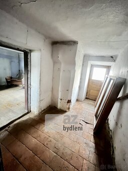 Stylový statek s uzavřeným dvorem a velkými přilehlými pozem - 8