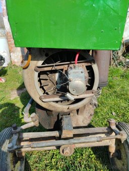 Traktor domácí výroby momentálně nepojízdný, nutno seřídit - 8
