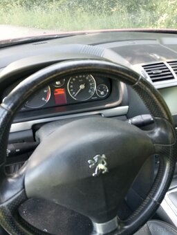 Peugeot 407 coupe - 8
