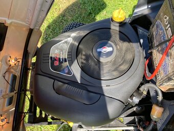 Zahradní traktor Toro , Karsit - 8