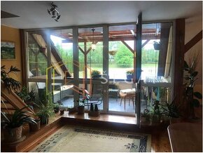 Prodej komerčního RD s bydlením, zahradou a garáži. - 8