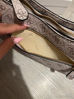 GUESS krémová kabelka - 8