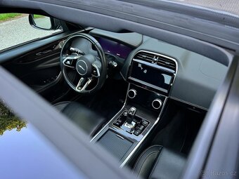 Jaguar XE 2.0D I4 R-Dynamic HSE AT - 8