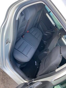 Volkswagen Golf 1.6 TDi - 8