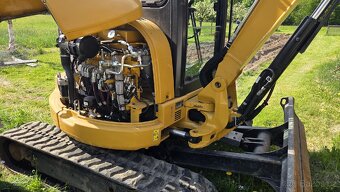 Prodám zánovní minirypadlo CAT 304e2 CR 4t - 8