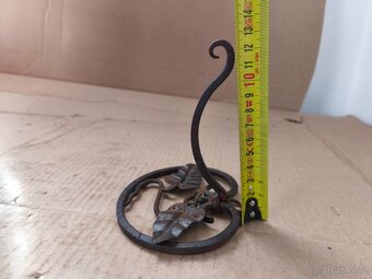 Prodám starožitný držák z tepaného železa - 8