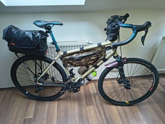 Expediční Gravel s FOX vidlicí - 8