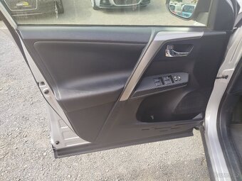Toyota RAV4 2,2 D-4D 110 kW STYLE 4X4,r.v.2013,naj.212.515km - 8