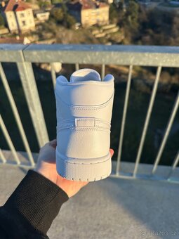 Jordan 1 Triple White - 8