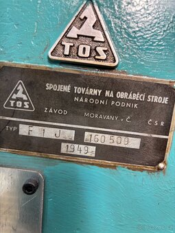 Frézka F1J s vertikální hlavou - 8
