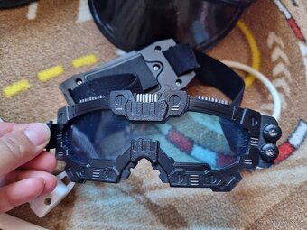 Policejní kostým, špión s výbavou - 8