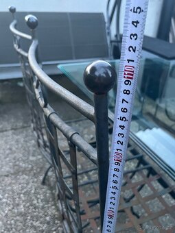 Masivní kovaný zahradní set - stůl plus 4 židle - 8