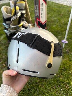 Lyže Fischer, lyžáky Salomon, hůlky, helma a brýle - 8