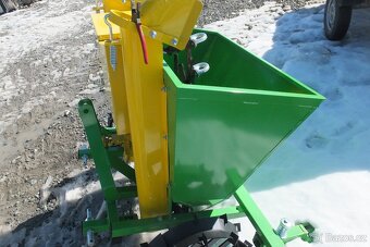 Na sazeč brambor rozmetadlo hnojivá. - 8