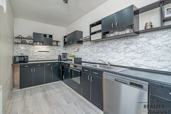 Prodej RD se zahradou, po rekonstrukci, 170 m2, pozemek  511 - 8