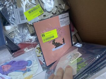 Mystery box (mix narozeninových/párty dekorací + elektro) - 8