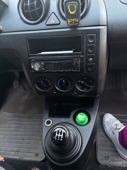 Ford Fiesta 2004 - 8