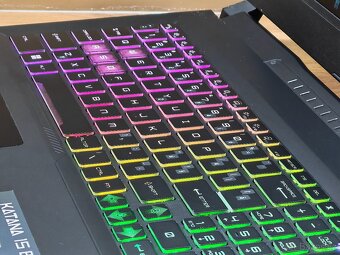 MSI KATANA 15 B13V_i7-13700H_16GB DDR5_RTX 4070 8GB - 8