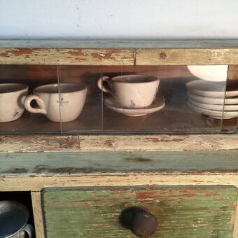 starožitná kredenc pro děti panenky kuchyňka nádobí 1920 - 8