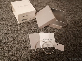 Calvin Klein ocelový náramek a ocelové náušnice kruhy Beyond - 8
