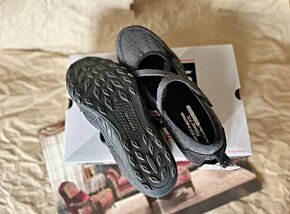 Dámské Dívčí Sportovní Boty Balerínky SKECHERS BREATHE EASY - 8