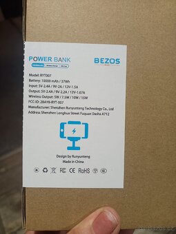 Nová  magnetická stojánková  Power banka - 8