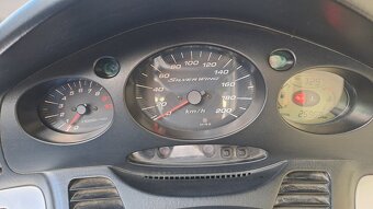 Maxiskútr Honda FJS600 Silverwing - 8