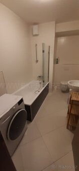Pronájem bytu 1+kk s gar.stáním, 46 m² Praha- nám. Junkových - 8