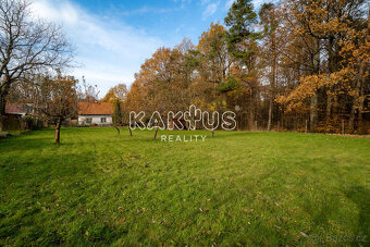 Prodej stavebního pozemku o výměře 1292 m2, ulice Osadní, Vr - 8