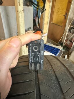 Disky Škoda s letními Michelin gumy 205/55R16 - 8
