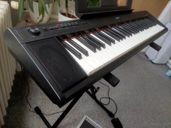 Piano Yamaha Piaggero NP-12 skvělý stav - 8