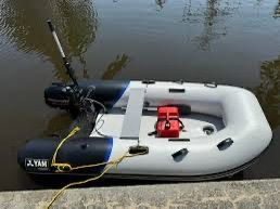 Prodám nafukovací člun YAM -275 STi + motor Mercury 5 HP - 8