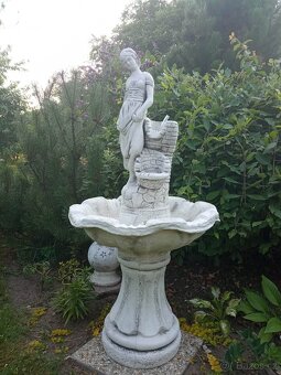 Zahradní dekorace- Fontána Dívka se džbery - 8