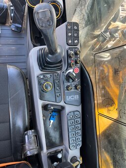 Pásové rypadlo JCB 220X C 4F - 8