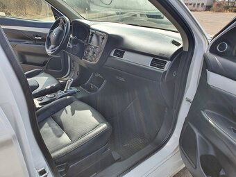 Mitsubishi Outlander PHEV - 8