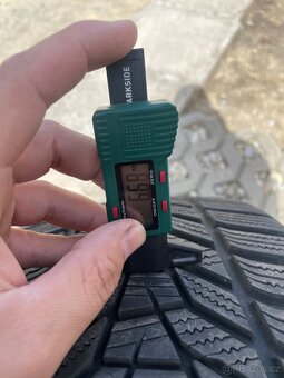 Zimní pneu 225/35/19 - 8