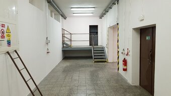 Pronájem zatepleného skladového prostoru (400-1246 m²) u D1 - 8