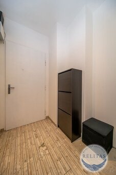 Pronájem bytu 1+kk 31 m², u stanice metra Flora - 8
